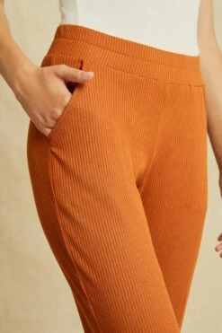 Skylar Paris Rib Joggers - Umber -AMOUR VERT Sales 2050 Skylar Paris Rib Umber 0160 web 690a5325 d477 4796 b977 1cf42e8255ee