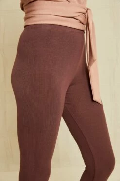 Magda Cropped Dream Rib Leggings - Mocha -AMOUR VERT Sales 211013 AV October ECOMM 0333MagdaDreamRibMocha 9459 web d82595df 4b0d 4f2f aec1 2fe325e6b16f