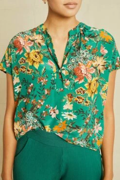 Renata Washable Silk Blouse - Rosalind Floral -AMOUR VERT Sales 211013 AV October ECOMM 1068RenataWashableSilkRosalindFloral 7971 web 949c4421 f172 43a5 ac13 3664efee8169