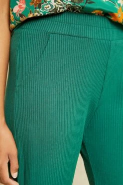Skylar Paris Rib Joggers - Jadeite -AMOUR VERT Sales 211013 AV October ECOMM 2050SkylarParisRibJade 8089 web 14a54fcb cd31 4f16 958c d0563c6f4281