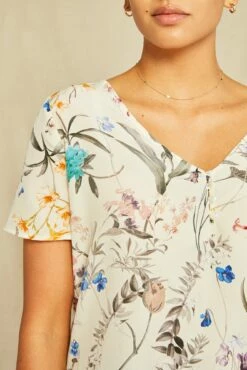 Willa Washable Silk Blouse - Luca Print -AMOUR VERT Sales 2664 Willa Luca 2748 web 50d49baa ebfc 4eb4 953f 19c748bb97bd