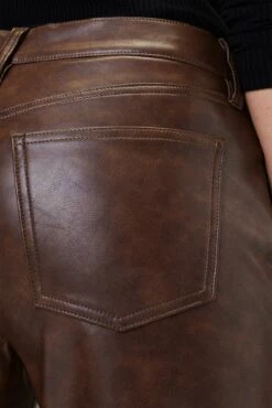 AGOLDE Sloane Jean - Cola 13 AGOLDE Sloane Jean - Cola -AMOUR VERT Sales 3RDPA6101 Sloan Cola 6 c8271b64 3312 4f92 8111 5c9ed08c7dfa