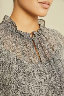 Maisie Nouveau Silk Blouse - Snow Leopard -AMOUR VERT Sales 6065 Maisie Snow Leopard 00438 web d3e545f8 e732 48a7 bc37 fd2a7f817f0b