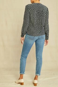 Kaya Washable Silk Blouse - Heart Black Ivory Print 8 Kaya Washable Silk Blouse - Heart Black Ivory Print -AMOUR VERT Sales 8509 Kaya Heart Black Ivory 2763 web 33e06cfd 1367 4ddf ac76 cac1713dcbcc