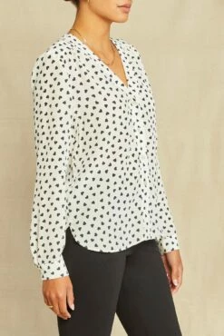 Kaya Washable Silk Blouse - Heart Ivory Navy Print 8 Kaya Washable Silk Blouse - Heart Ivory Navy Print -AMOUR VERT Sales 8509 Kaya Heart Ivory Navy 3503 web 3d688209 ac56 4854 96d4 13c25f62854c
