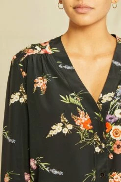 Kaya Silk Blouse - Treviso Floral -AMOUR VERT Sales 8509 Kaya Treviso Print 0835 web b6982516 5bca 4143 9d09 6a015f19f671