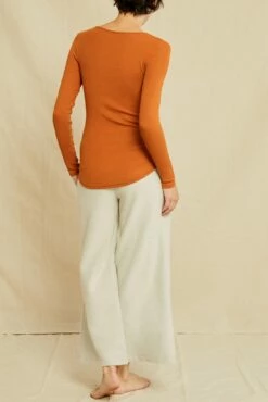 Itana Long Sleeve Dream Rib Tee - Umber -AMOUR VERT Sales 9456 Itana Umber 0179 web e1397d54 1d27 444c 8855 97fd568f62db
