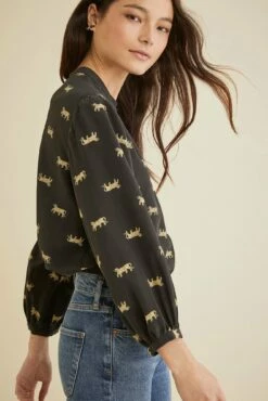 Endora Washable Silk Blouse - Jaguar -AMOUR VERT Sales 9603 Endora Jaguar 1655 web 6fc7a9dd 043e 47f3 8f95 a7ce2b97a945