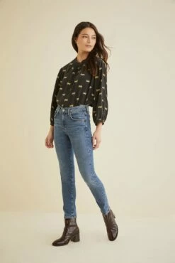 Endora Washable Silk Blouse - Jaguar -AMOUR VERT Sales 9603 Endora Jaguar 1676 web 41be32a1 d76e 44df b906 abacc7fa4955