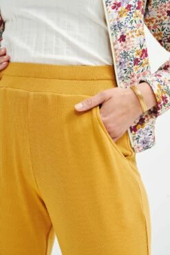 Skylar Dream Rib Joggers - Chai -AMOUR VERT Sales 9687 Skylar Dream Rib Chai 1034 web 8dfab0d3 ec12 4ce3 ba07 966be932a63f