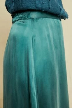 Blaze Cupro Skirt - Jadeite -AMOUR VERT Sales 9837 Blaze Cupro Jade 11516 web f8ef60b6 8a6b 4d69 8c12 15123401519b