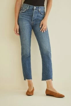 AGOLDE Riley Raw Hem Jean 12 AGOLDE Riley Raw Hem Jean -AMOUR VERT Sales AGOLDE Riley High Rise Straight Crop RAW Disguise 108 web