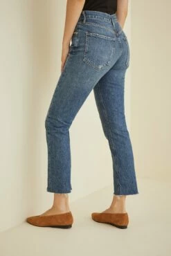 AGOLDE Riley Raw Hem Jean 10 AGOLDE Riley Raw Hem Jean -AMOUR VERT Sales AGOLDE Riley High Rise Straight Crop RAW Disguise 111 web