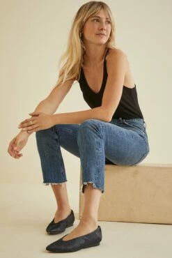 AGOLDE Riley Raw Hem Jean 13 AGOLDE Riley Raw Hem Jean -AMOUR VERT Sales AGOLDE Riley High Rise Straight Crop RAW Disguise 140 web