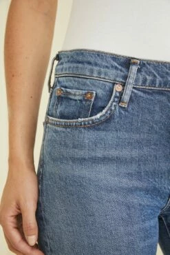 AGOLDE Toni Mid Rise Straight Jean -AMOUR VERT Sales AGOLDE Toni Stretch Mid Rise Obscure 513 web