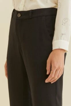Oralie Pants - ReAmour -AMOUR VERT Sales Oralie Black 1529 web 78e30ea7 61cd 49ca 8795 ff5e7379b2e4